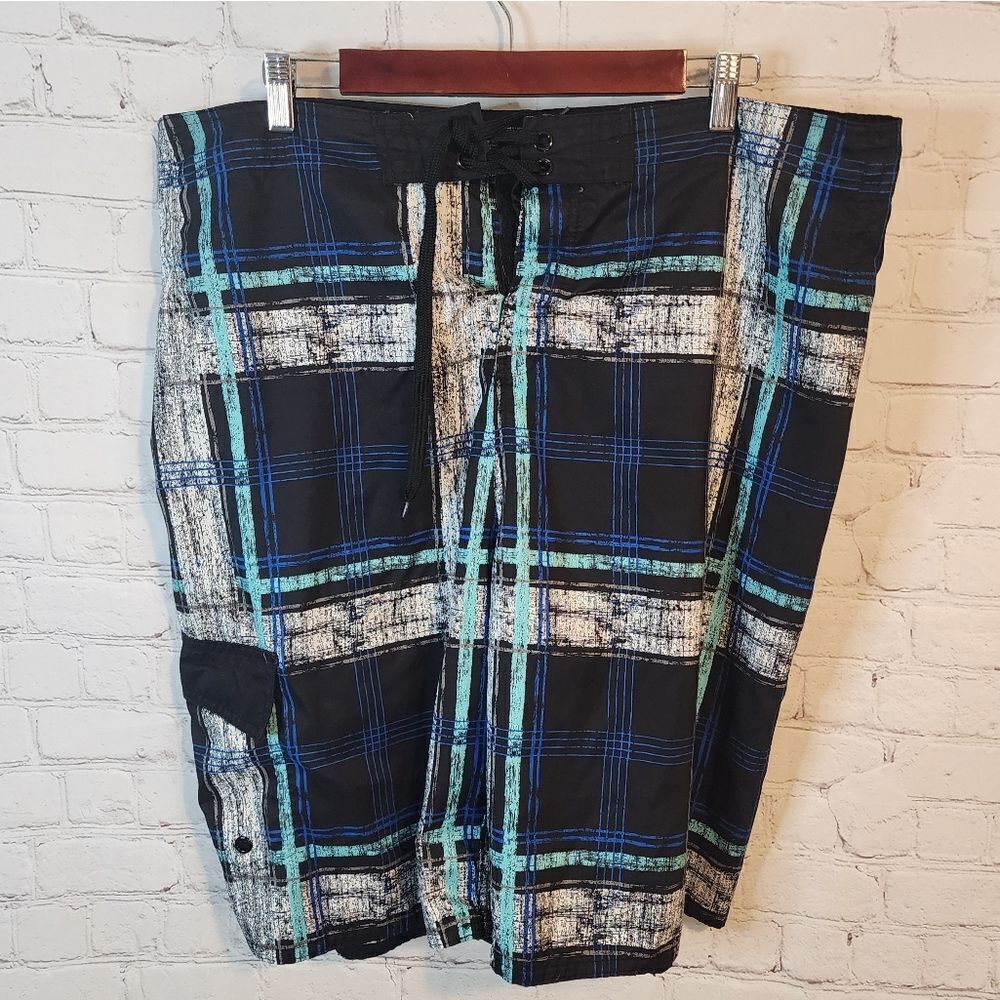 Men's Carbon Black Sport board shorts, size 38